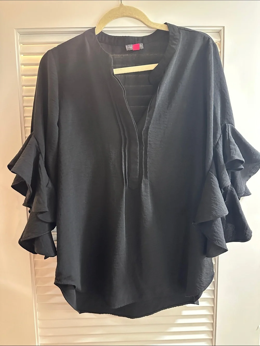 Vince Camuto Black Ruffle-Sleeve Split V-Neck Blouse - Picture 1 of 5